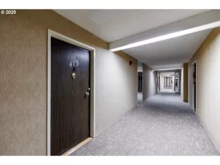 Photo #6: 162480418 Listing