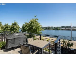 Photo #5: 162494602 Listing