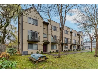 Photo #4: 162547557 Listing