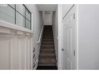 Photo #5: 162629499 Listing