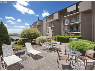 Photo #5: 162650936 Listing 