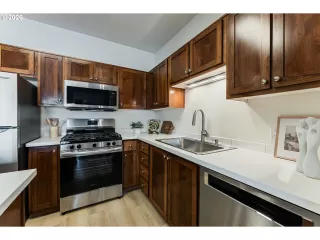 Photo #5: 162796574 Listing