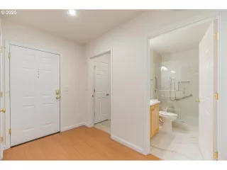 Photo #3: 162894444 Listing