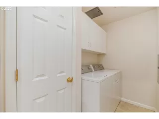 Photo #4: 162894444 Listing