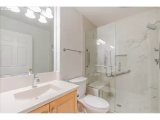 Photo #5: 162894444 Listing