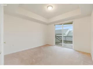 Photo #6: 162894444 Listing