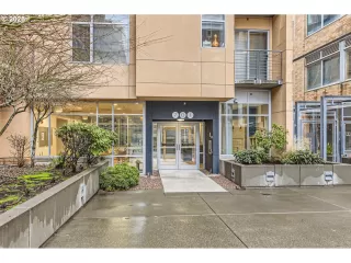 Photo #3: 163079845 Listing