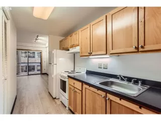 Photo #6: 163079845 Listing