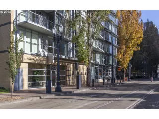 More Details about MLS # 163639302 : 533 NE HOLLADAY ST 308