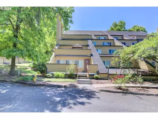 Photo #3: 164060994 Listing