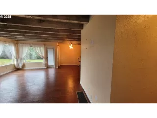 Photo #5: 164695420 Listing