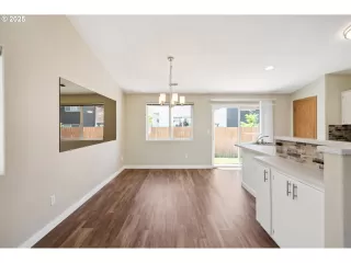 Photo #2: 164830400 Listing