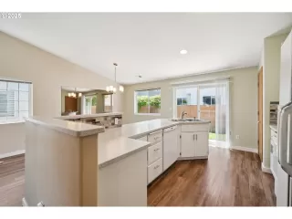 Photo #3: 164830400 Listing