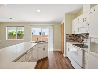 Photo #4: 164830400 Listing