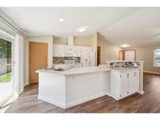 Photo #5: 164830400 Listing