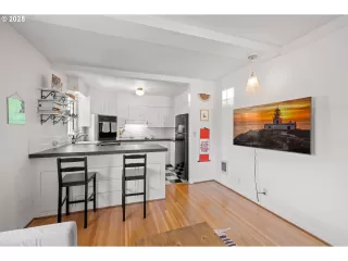 Photo #3: 165072986 Listing 