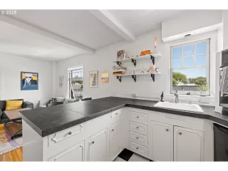 Photo #6: 165072986 Listing 