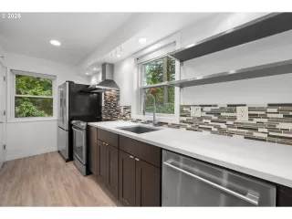 Photo #5: 165150533 Listing