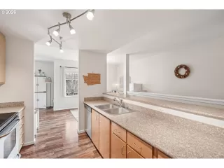 Photo #3: 166490957 Listing