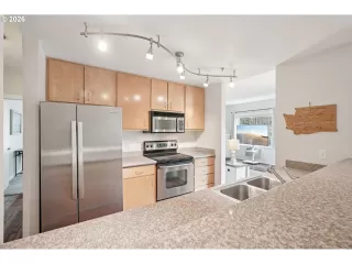 Photo #4: 166490957 Listing