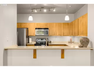 Photo #5: 166659716 Listing 