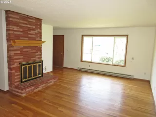 Photo #3: 166782328 Listing 