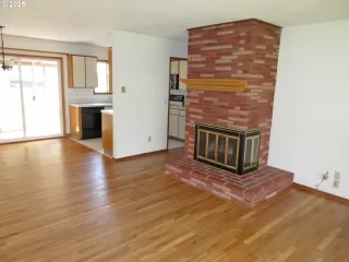 Photo #4: 166782328 Listing 