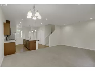 Photo #6: 167237455 Listing