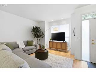 Photo #5: 167377182 Listing