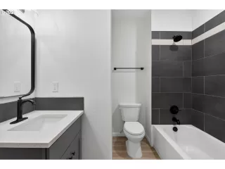 Photo #6: 167525066 Listing