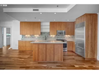 Photo #6: 167710849 Listing