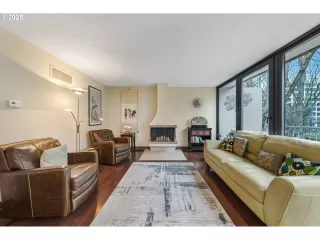 Photo #4: 167846977 Listing