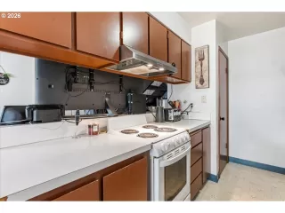 Photo #6: 168148183 Listing