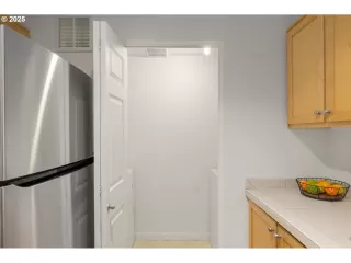 Photo #3: 168412556 Listing