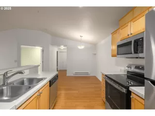 Photo #4: 168412556 Listing