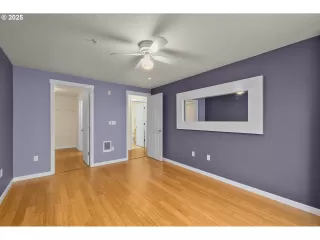 Photo #6: 168412556 Listing