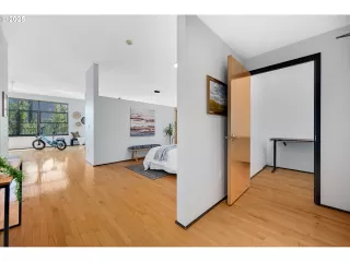 Photo #1: 169283947 Listing