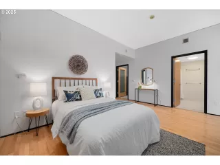 Photo #4: 169283947 Listing