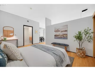 Photo #5: 169283947 Listing