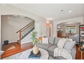 Photo #3: 169321406 Listing 