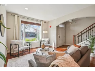 Photo #5: 169321406 Listing 