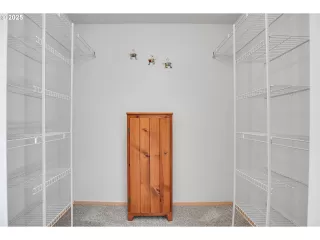 Photo #6: 169325279 Listing