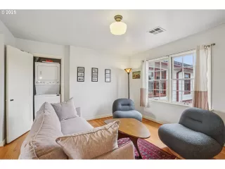 Photo #3: 169743487 Listing