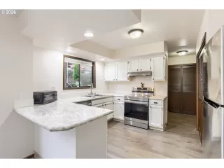 Photo #5: 169949891 Listing 