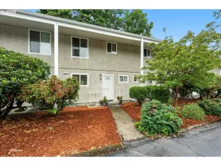 Click for more information on MLS # 170445875 : 3535 SE GLADSTONE ST 5 More Details about MLS # 170445875 : 3535 SE GLADSTONE ST 5