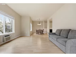 Photo #4: 170535857 Listing 