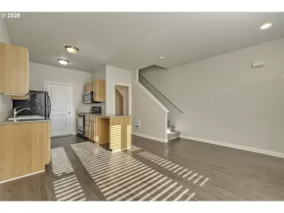 Photo #4: 170635083 Listing