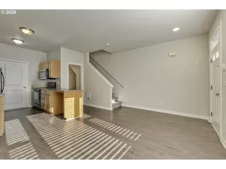 Photo #5: 170635083 Listing