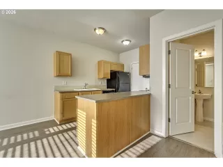 Photo #6: 170635083 Listing