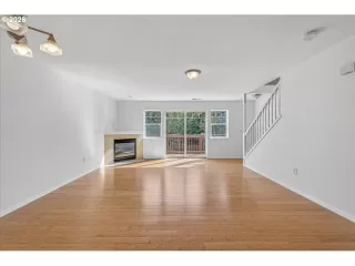 Photo #4: 170752801 Listing